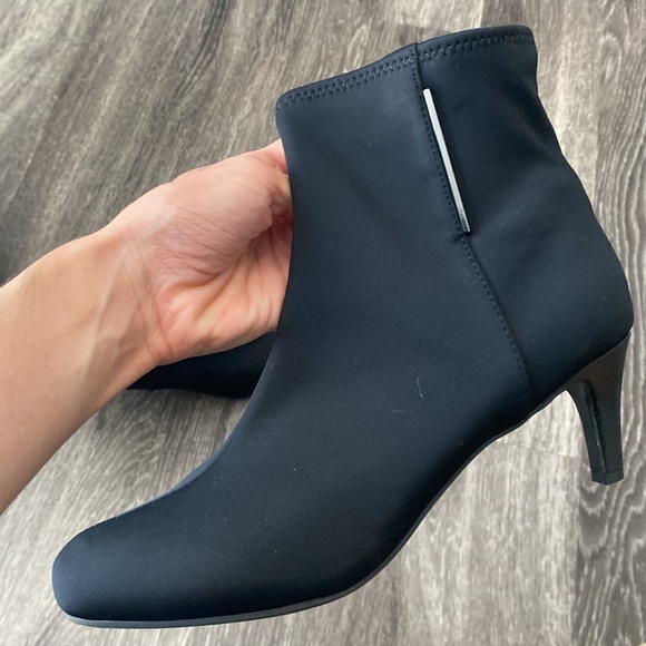 Black heeled ankle booties - Picture 11 of 17